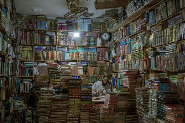 Владелец книжного магазина в Герате, Афганистан 