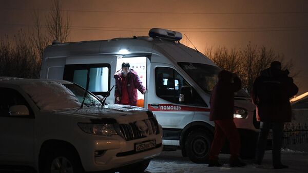 Машина скорой помощи возле шахты Листвяжная в городе Белово