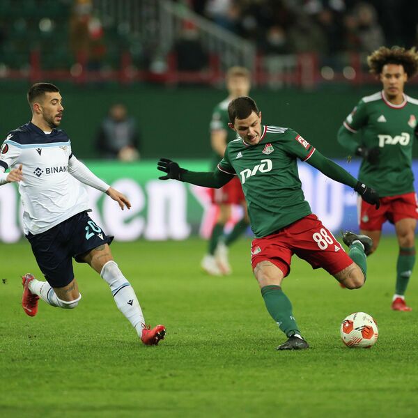 Lokomotiv forward Vitaly Lisakovich (right) Lokomotiv forward Vitaly Lisakovich (right)
