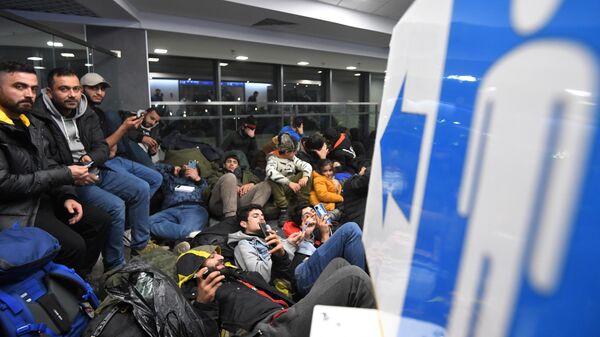 Беженцы в международном аэропорту Минска в ожидании вывозных рейсов авиакомпании Iraqi Airways
