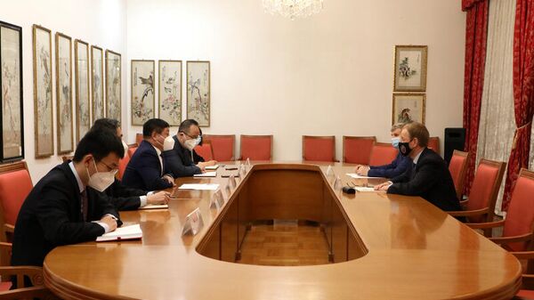 В посольстве КНР в Москве прошла встреча посла Китая в России Чжан Ханьхуэя с губернатором Алтайского края Виктором Томенко