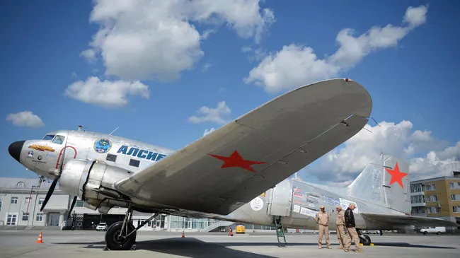 Один из исторических самолетов DC-3 Дуглас