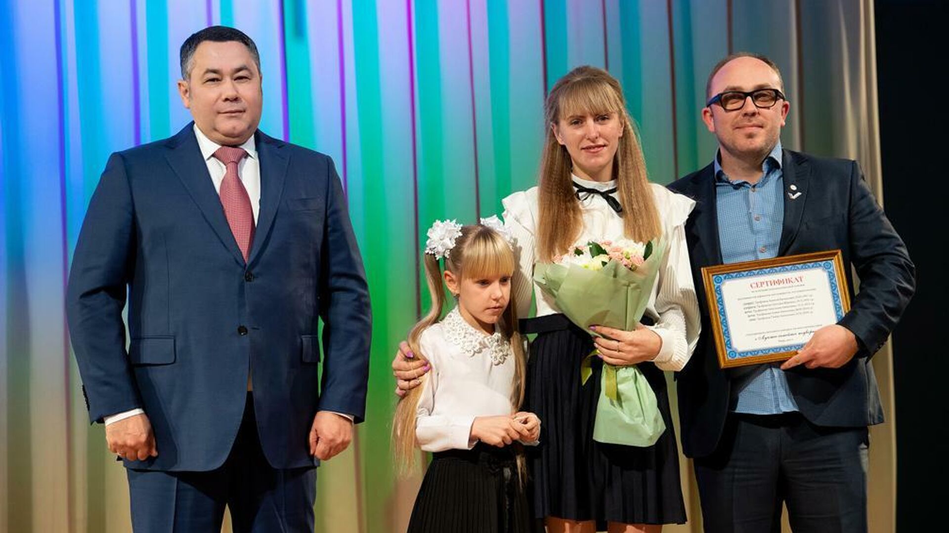 Руденя наградил многодетных мам и победителей конкурса на лучшее подворье  - РИА Новости, 1920, 26.11.2021