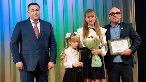 Руденя наградил многодетных мам и победителей конкурса на лучшее подворье 