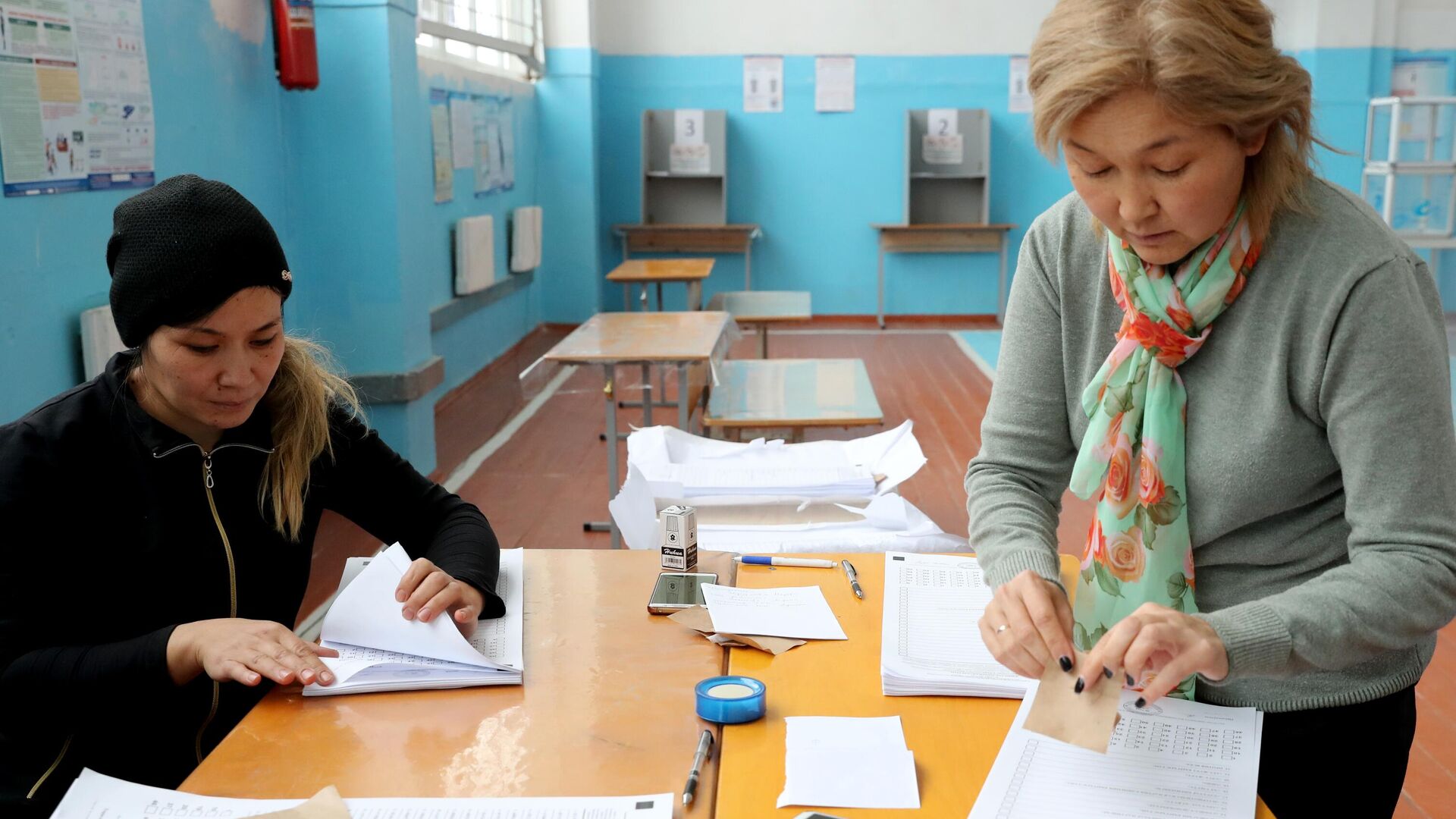 Подготовка участков к голосованию на парламентских выборах в Кыргызстане - РИА Новости, 1920, 28.11.2021
