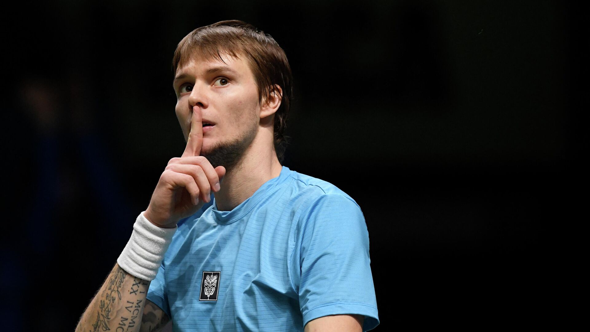 Kazakhstan's Alexander Bublik gestures to the public after beating Canada's Vasek Pospisil during the men's singles group stage tennis match between Canada and Kazakhstan of the Davis Cup tennis tournament at the Madrid arena in Madrid on November 28, 2021. (Photo by OSCAR DEL POZO / AFP) - РИА Новости, 1920, 28.11.2021