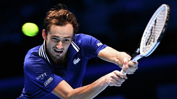 Медведев выиграл первый сет в полуфинале Australian Open с Циципасом