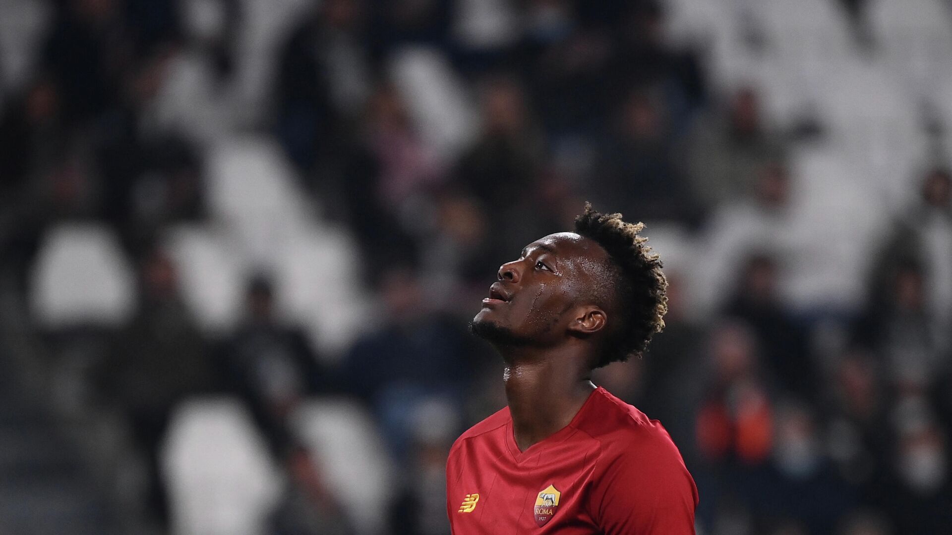 Roma's English forward Tammy Abraham reacts during the Italian Serie A football match between Juventus and AS Roma on October 17, 2021 at the Juventus stadium in Turin. (Photo by Marco BERTORELLO / AFP) - РИА Новости, 1920, 28.11.2021