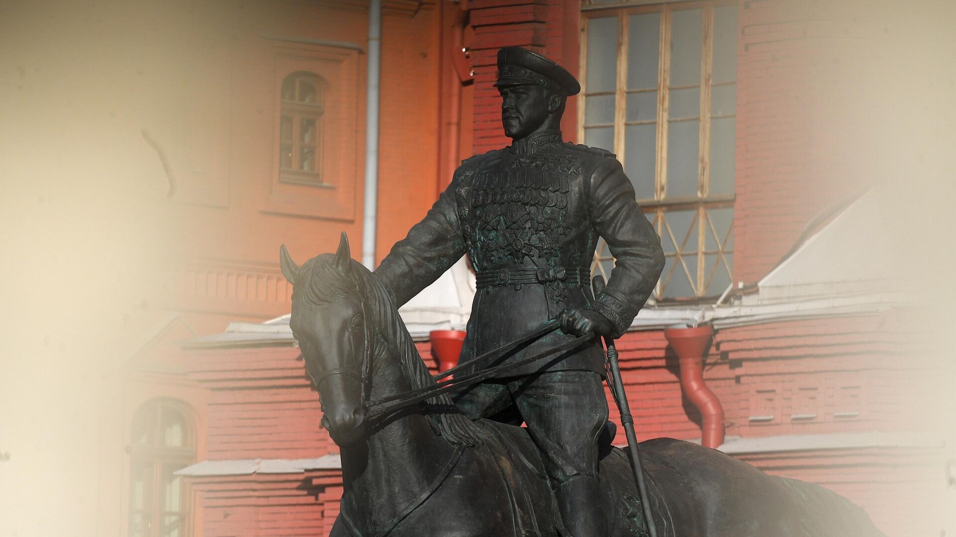 Памятник маршалу Георгию Жукову на Манежной площади в Москве - РИА Новости, 1920, 01.12.2021