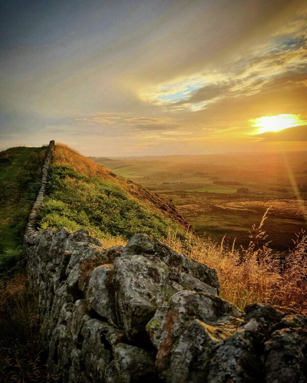 Работа фотографа Kayleigh Blair Hadrians Wall, финалист в категории Где произошла история в фотоконкурсе Historic Photographer of the Year 2021