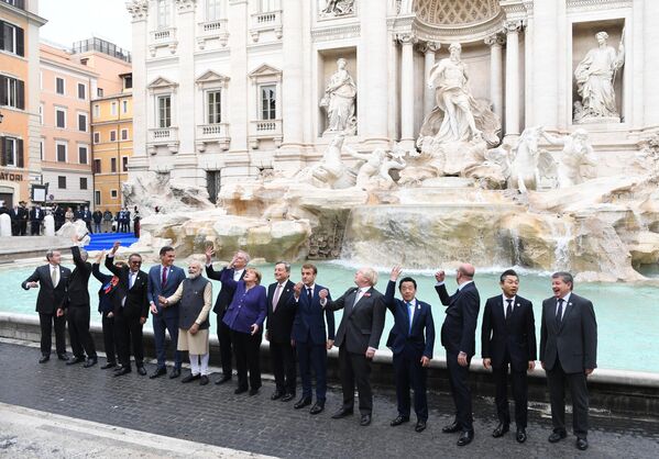 Главы делегаций стран - участниц Группы двадцати перед началом работы саммита Группы двадцати в Риме