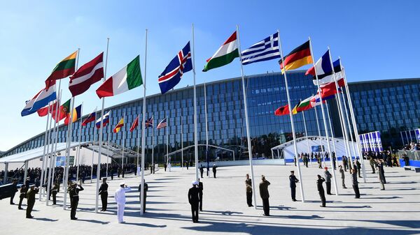 Флаги стран-участниц у штаб-квартиры НАТО в Брюсселе