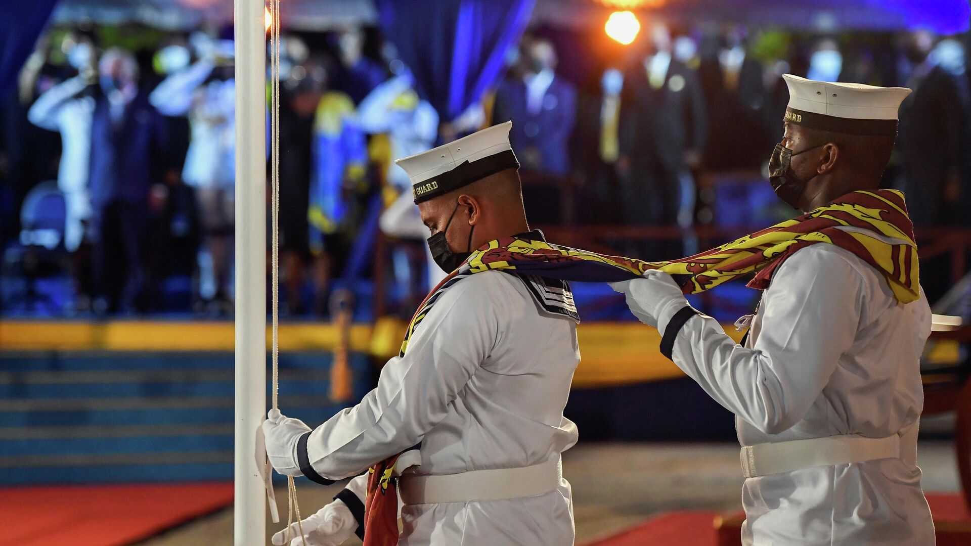 Снятие Королевского штандарта Великобритании во время церемонии инаугурации президента Барбадоса - РИА Новости, 1920, 30.11.2021