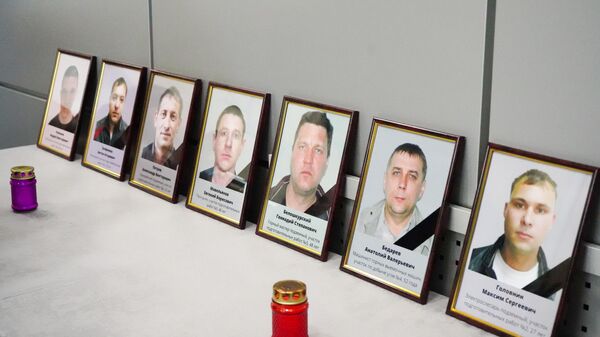 Портреты погибших при аварии на шахте Листвяжная