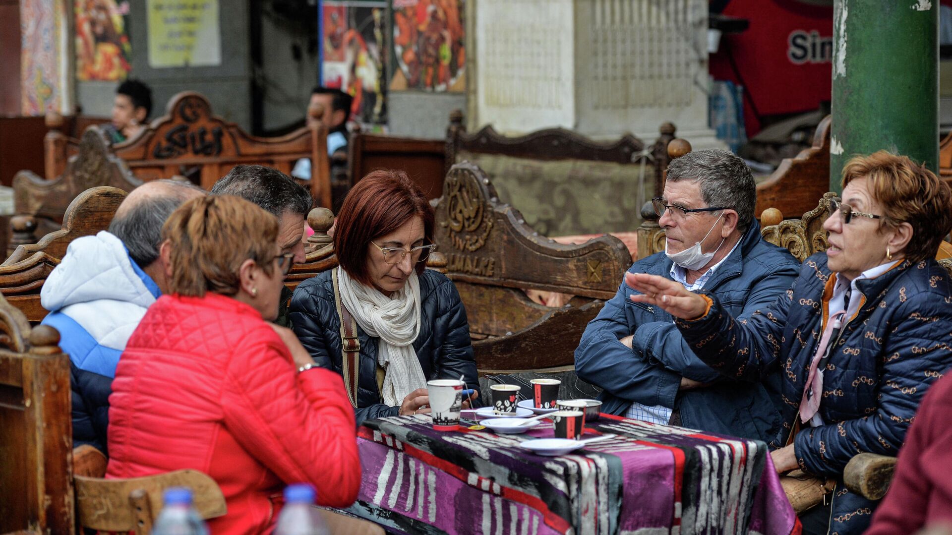 Туристы в кафе, Каир - РИА Новости, 1920, 07.12.2021