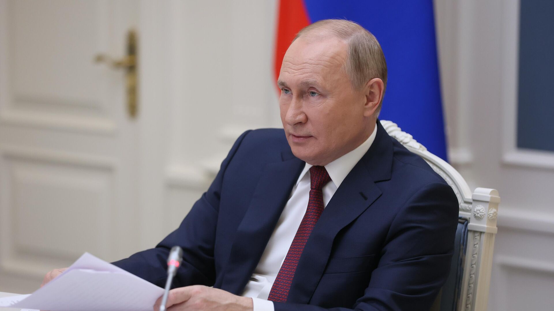 Путин провел оперативное совещание с членами Совбеза