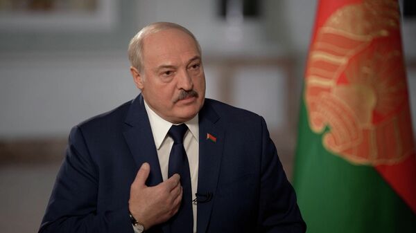 Лукашенко пообещал решить проблему беженцев до конца года