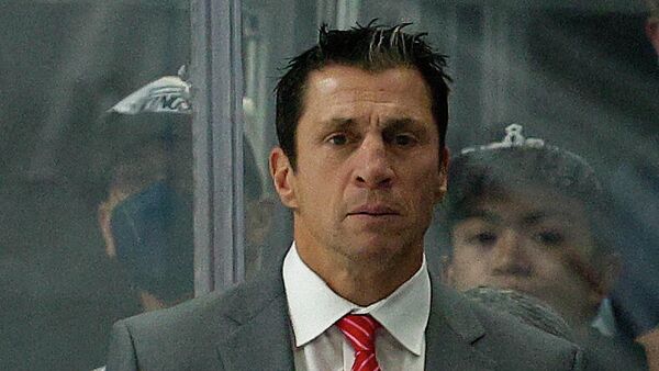 LOS ANGELES, CALIFORNIA - NOVEMBER 20: Head coach Rod Brind'Amour of the Carolina Hurricanes during play against the Los Angeles Kings in the first period at Staples Center on November 20, 2021 in Los Angeles, California.   Ronald Martinez/Getty Images/AFP (Photo by RONALD MARTINEZ / GETTY IMAGES NORTH AMERICA / Getty Images via AFP)