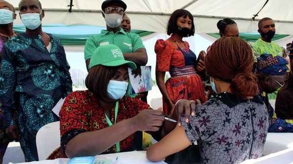 Пункт вакцинации в Абудже, Нигерия