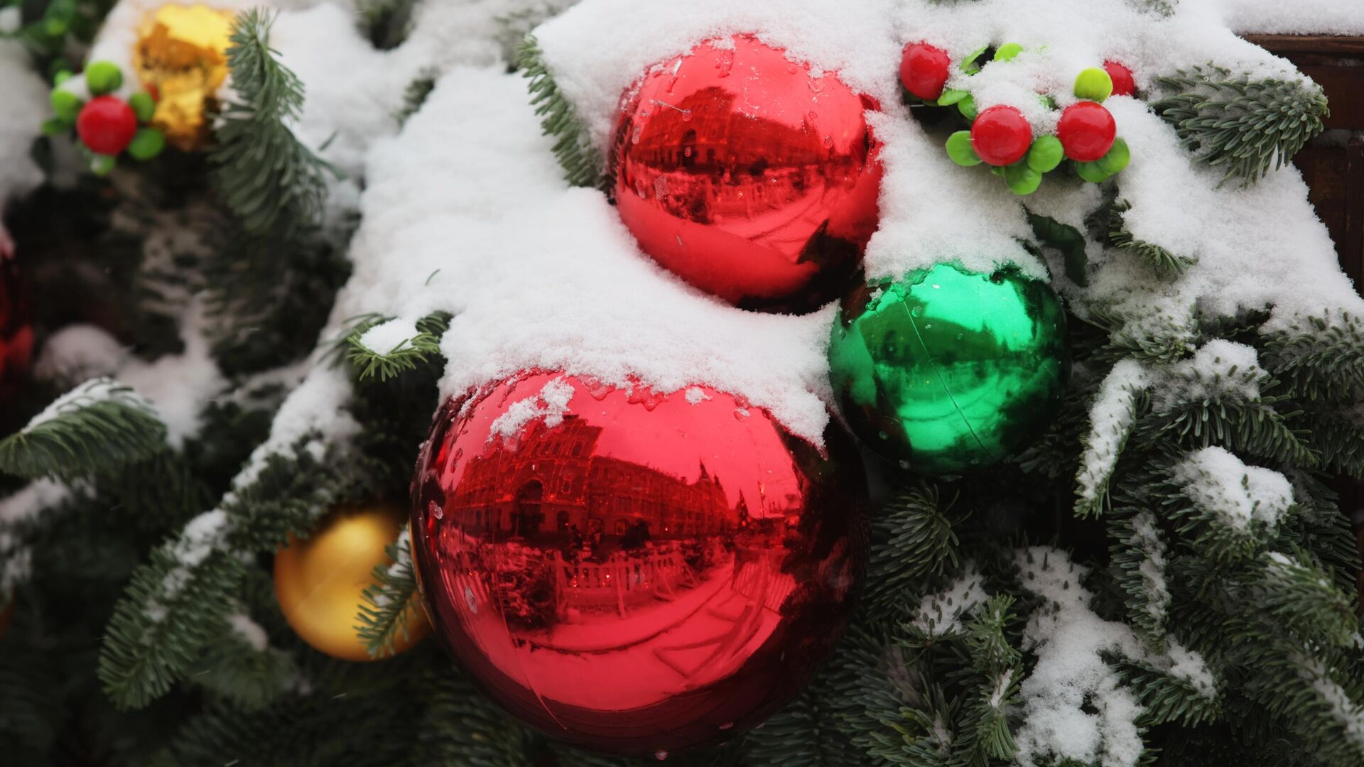 Снег на новогодней елке на Красной площади в Москве - РИА Новости, 1920, 02.12.2021