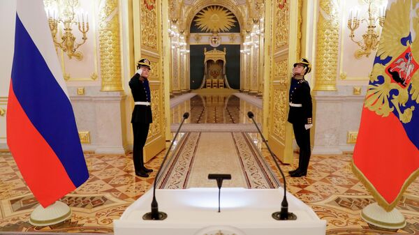 Трибуна в Александровском зале Большого Кремлевского дворца