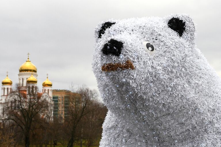 Монтаж новогодней конструкции Полярные медведи