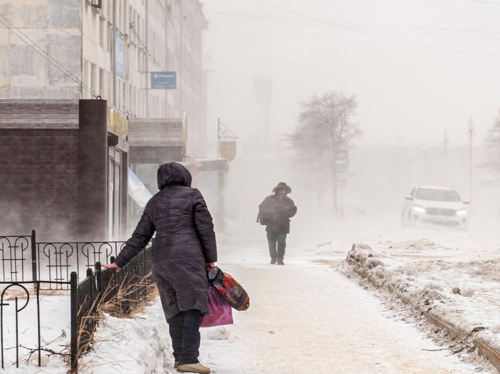 Непогода неправда. Сильная метель. Метель в Москве. Снегопад фото. Снег метель.