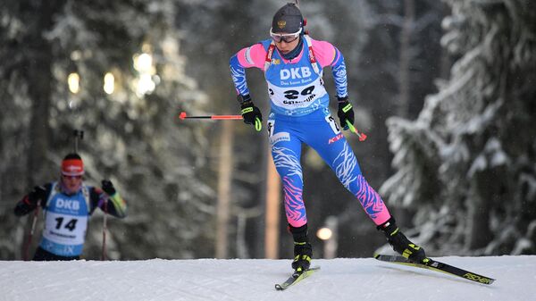 Кристина Резцова (Россия) на дистанции спринта 7,5 км среди женщин на II этапе Кубка мира по биатлону сезона 2021/22 в шведском Эстерсунде.
