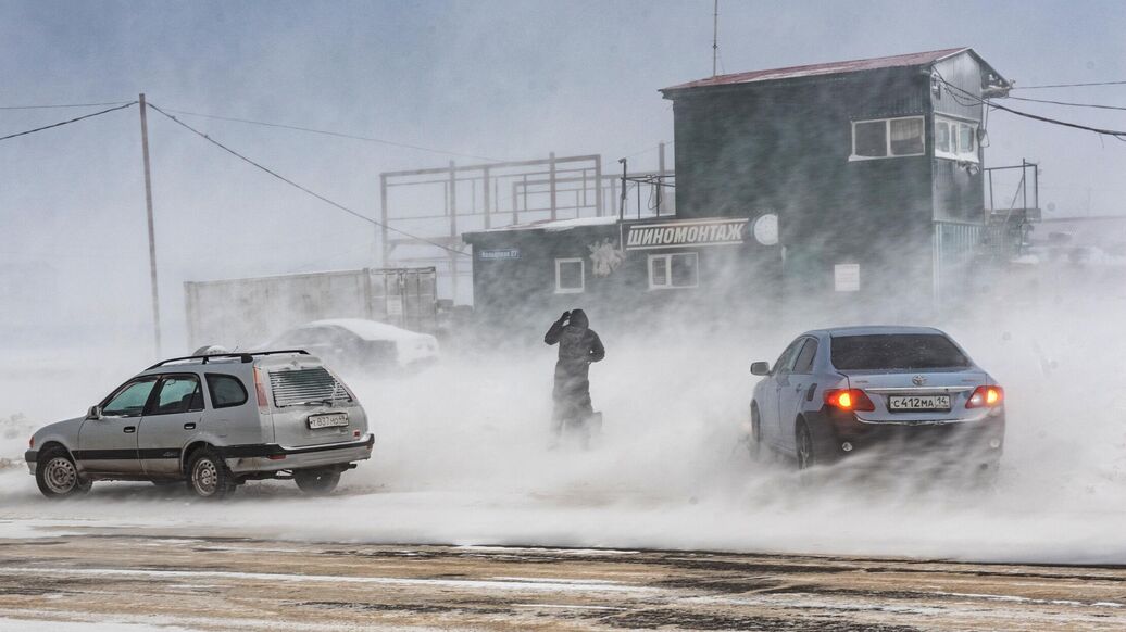 Самолет из Новосибирска не смог приземлиться в Магадане из-за метели