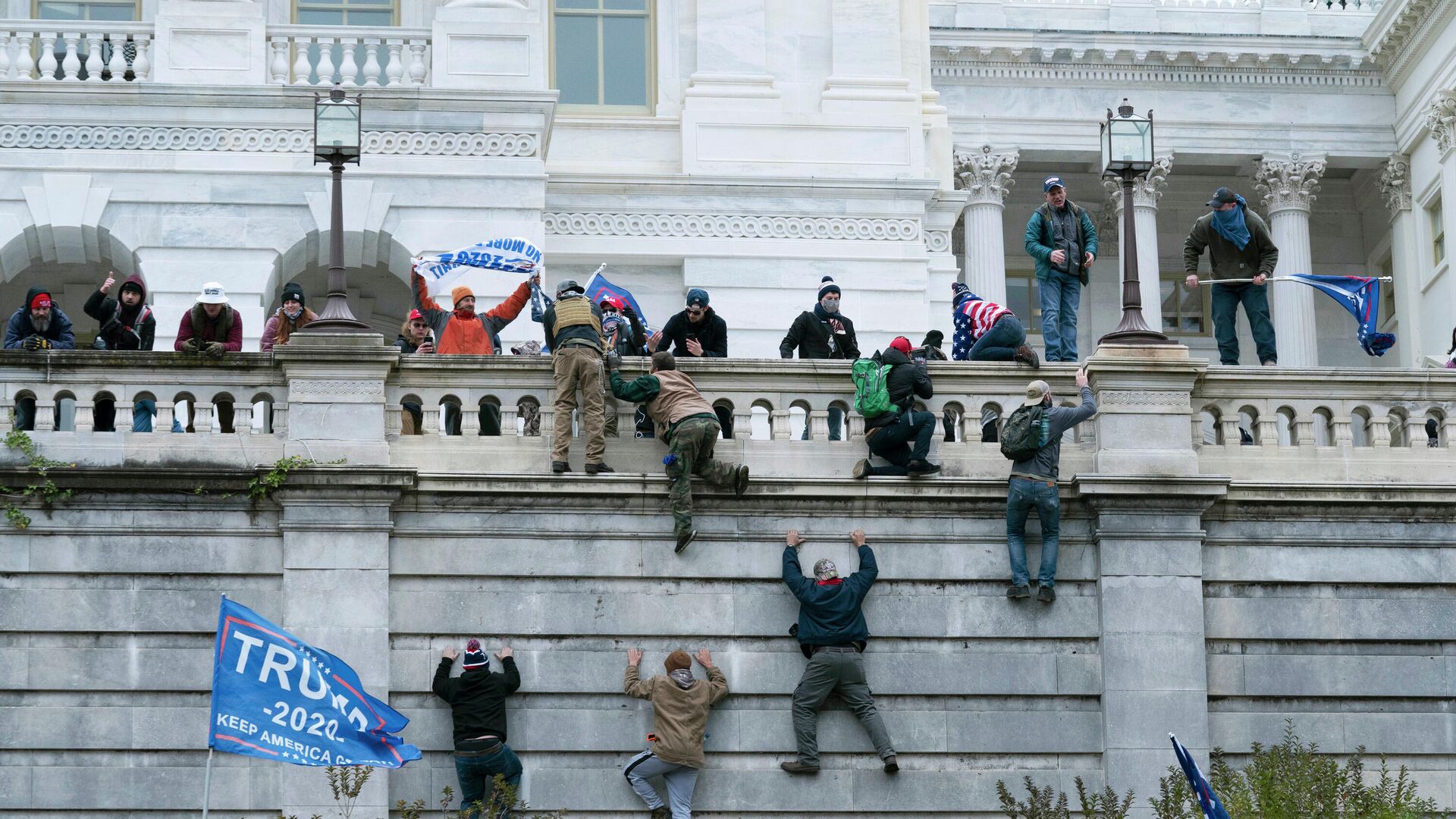 Участники акции протеста сторонников действующего президента США Дональда Трампа у здания конгресса в Вашингтоне - РИА Новости, 1920, 16.11.2023