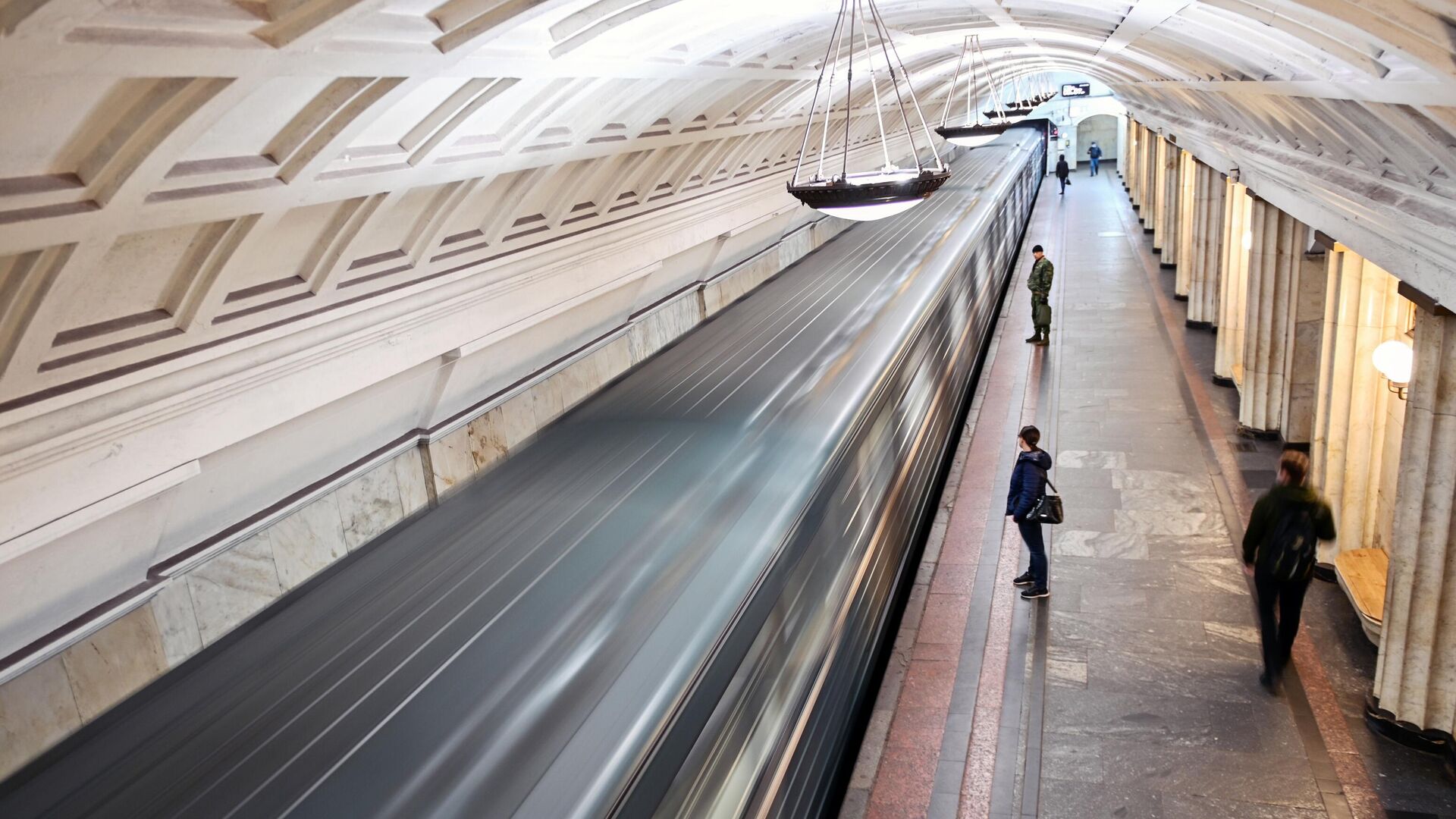 В Москве на синей ветке метро произошел сбой в движении поездов 