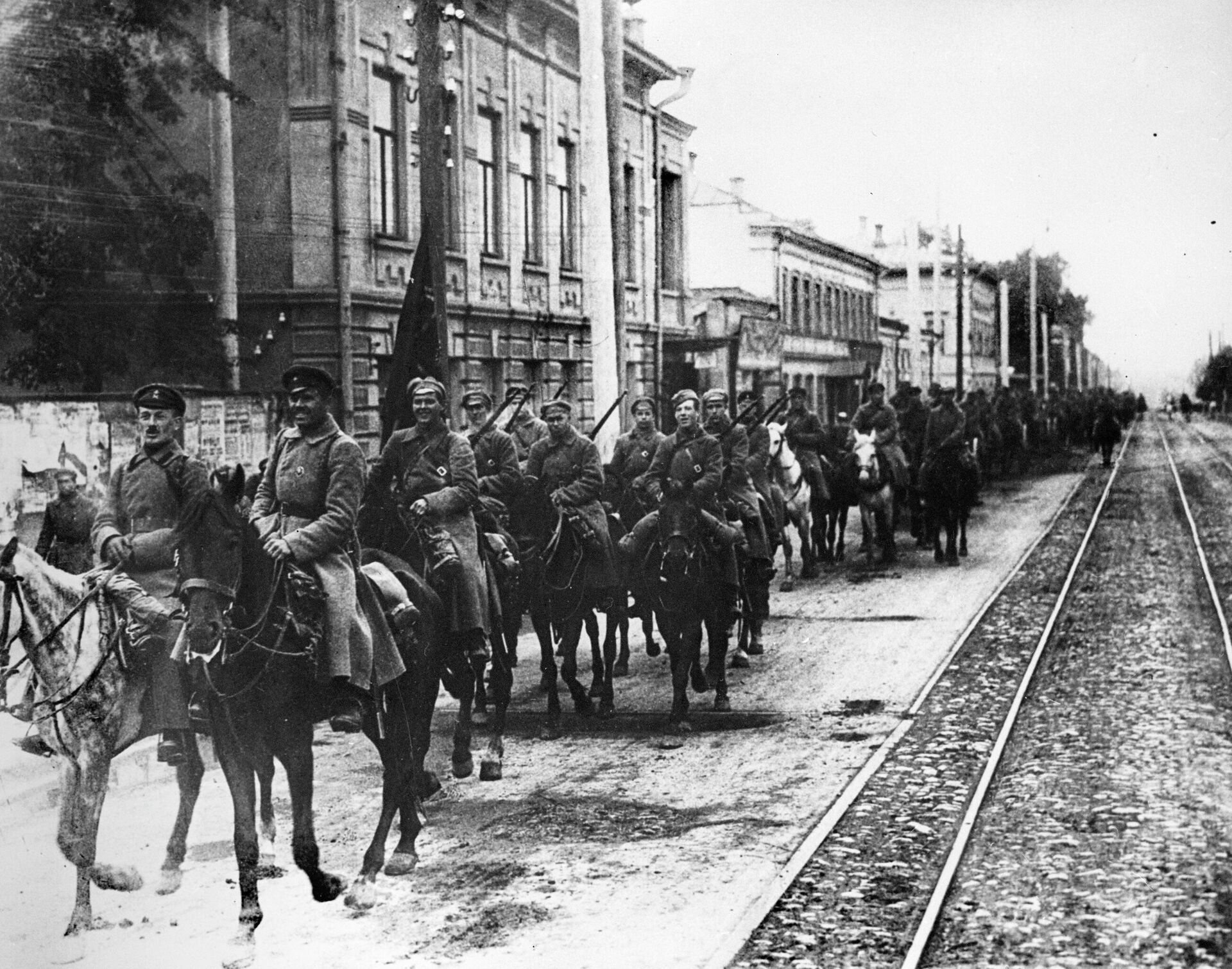 Конные части 5-й Армии вступают в Казань. Освобождение Казани от белоинтервентов в сентябре 1918 г. - РИА Новости, 1920, 03.12.2021