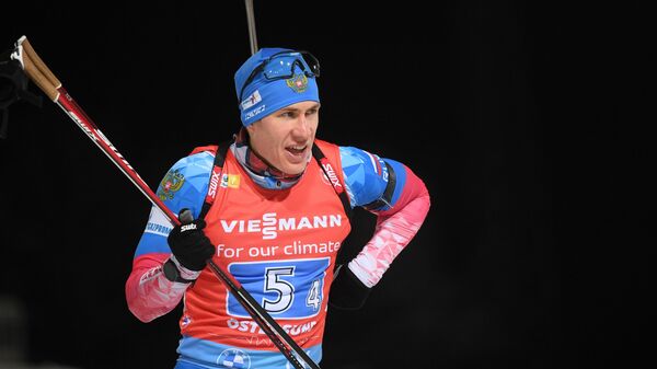 Эдуард Латыпов (Россия) на дистанции эстафеты среди мужчин на II этапе Кубка мира по биатлону сезона 2021/22 в шведском Эстерсунде.