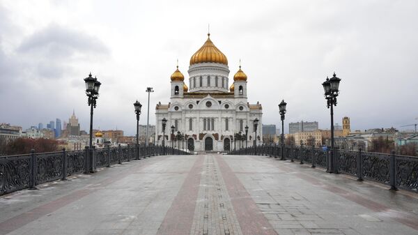 Вид на храм Христа Спасителя в Москве