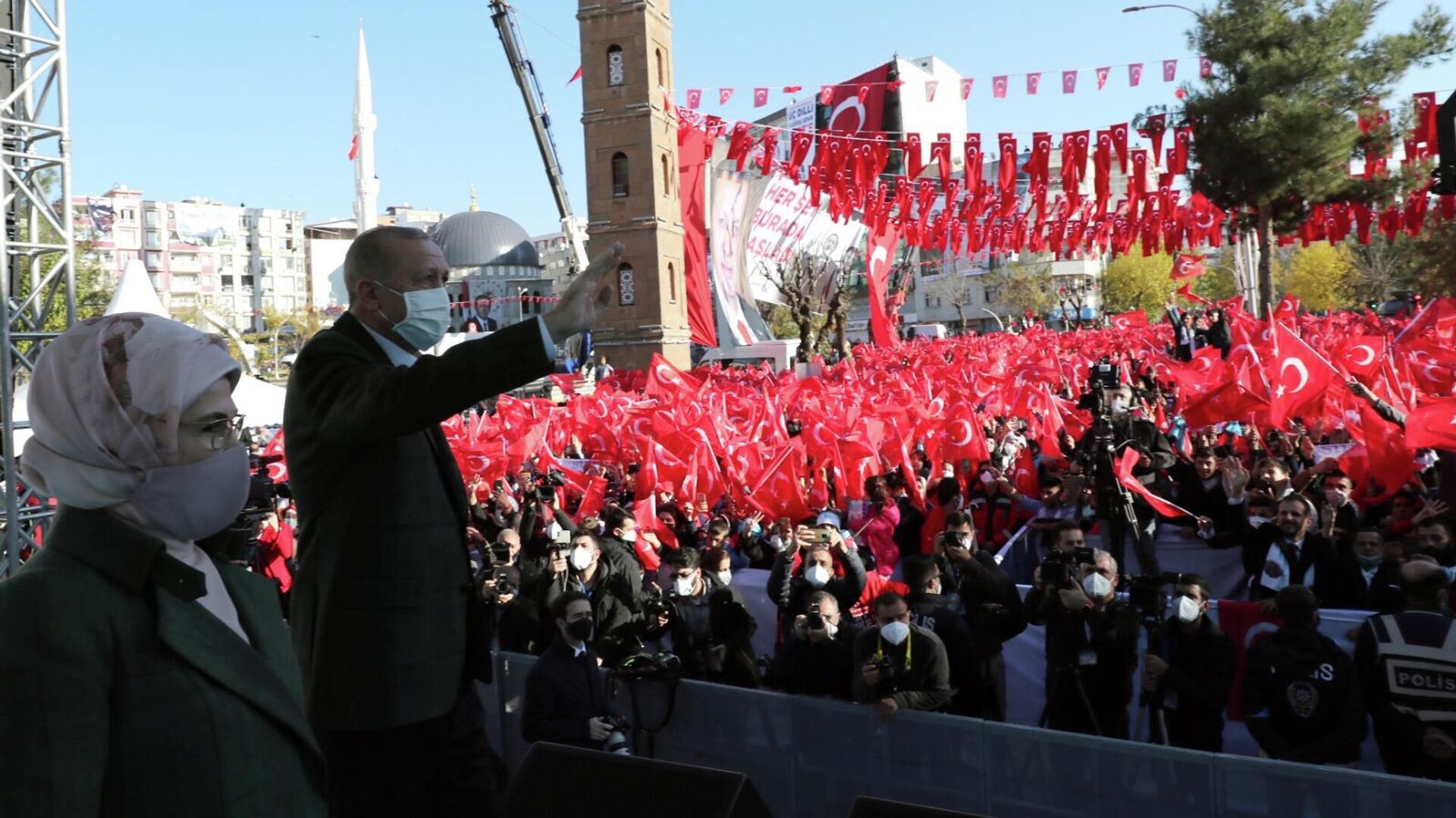 Президент Турции Реджеп Тайип Эрдоган во время митинга в городе Сиирт - РИА Новости, 1920, 04.12.2021