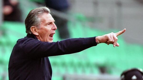 Saint-Etienne's French head coach Claude Puel gestures during the French L1 football match between AS Saint-Etienne and Clermont Foot 63 at the Geoffroy-Guichard stadium in Saint-Etienne, central France, on November 7, 2021. (Photo by PHILIPPE DESMAZES / AFP)