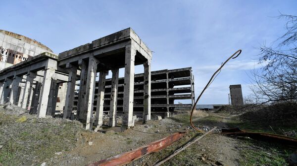 Заброшенная Крымская атомная электростанция вблизи города Щелкино в Крыму Заброшенная Крымская атомная электростанция вблизи города Щелкино в Крыму