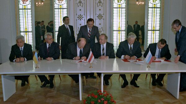 Церемония подписания Соглашения о ликвидации СССР и создании Содружества Независимых Государств