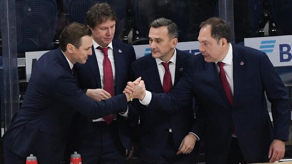 Слева направо: главный тренер Сергей Федоров, Равиль Якубов, Сергей Наумов и Алексей Трощинский
