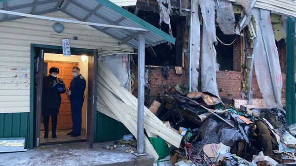 Проверка на месте возгорания жилого дома в городе Тогучине, Новосибирская область