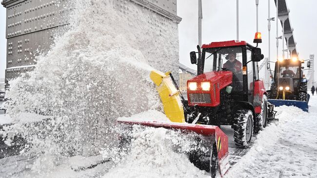 Уборка снега в Москве