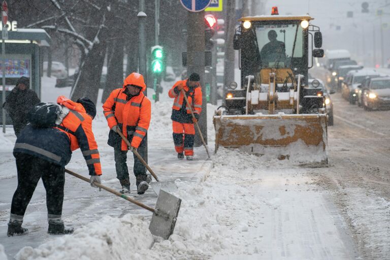 Уборка снега в Москве