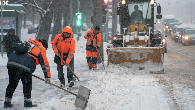 Уборка снега в Москве