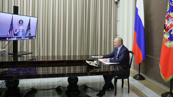 Президент России Владимир Путин во время встречи с президентом США Джо Байденом по видеосвязи