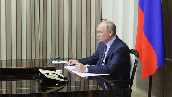 Президент РФ Владимир Путин во время встречи с президентом США Джо Байденом по видеосвязи