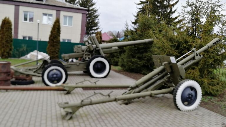 Экспонаты под открытым небом в поселке Поныри