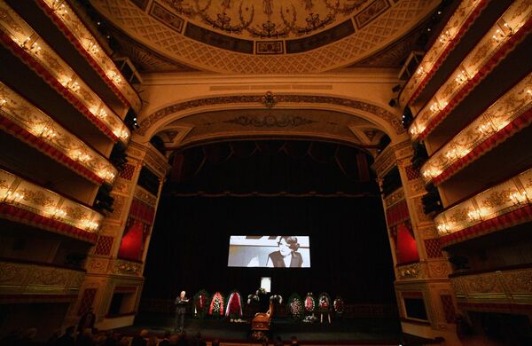 Церемония прощания с народной артисткой РСФСР Ниной Ургант в Александринском театре в Санкт-Петербурге
