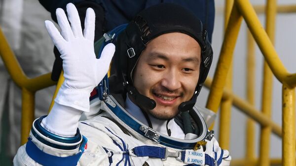 Член основного экипажа 20-й экспедиции на МКС космический турист Йозо Хирано перед запуском ракеты-носителя Союз-2.1а с транспортным пилотируемым кораблем Союз МС-20 на Байконуре