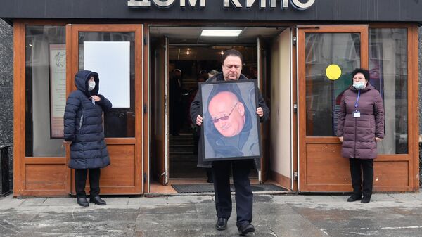 Портрет Марка Рудинштейна на церемонии прощания в Центральном доме кинематографистов (Доме кино) в Москве