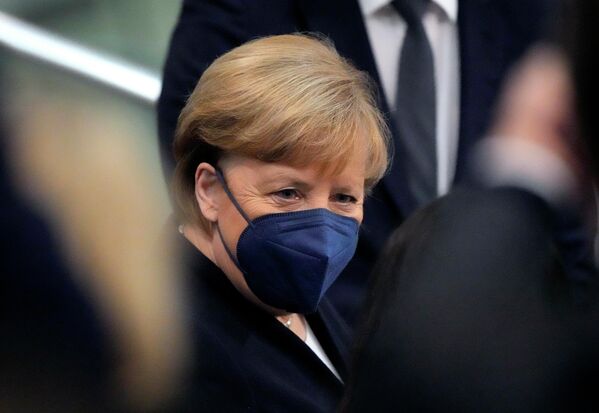 Исполняющая обязанности канцлера Германии Ангела Меркель в Бундестаге